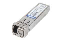 Ein optischer SFP-Transceiver mit der Aufschrift "AMG", silbernes Gehäuse und technischen Spezifikationen auf einem Etikett.