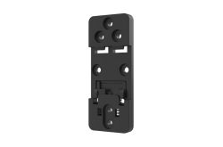 Schwarze Halterung mit mehreren Befestigungslöchern und Clip-Verschlusssystem.