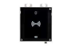 Ein schwarzes RFID-Kartenlesegerät mit Bluetooth-Symbol und zwei Befestigungslöchern oben.
