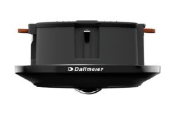 Ein schwarzes, rundes Gerät mit der Aufschrift "Dallmeier" an der Seite, vermutlich eine Überwachungskamera oder ein ähnliches technologisches Gerät.