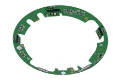 Ein runder grüner Platinenring mit elektronischen Komponenten und mehreren Aussparungen.