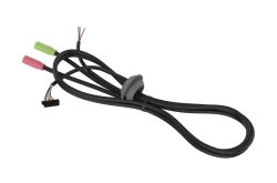 Schwarzes Kabel mit zwei farbigen Anschlüssen (grün und pink) und offenen Drahtenden, in einer Schleife gelegt.