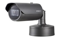 Kameraüberwachungssystem von Wisenet mit moderner Bullet-Kamera auf einem stabilen Standfuß.