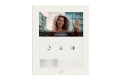 Ein Videointercom-Bildschirm zeigt eine lächelnde Frau, die in eine Kamera winkt, mit der Anzeige "Incoming Call Main Entrance".