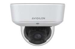 Überwachungskamera von Avigilon in einer weißen Gehäusekonstruktion.