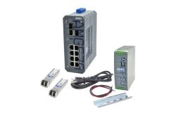 Ein Ethernet-Switch-Set bestehend aus einem Industriellen Ethernet-Switch, Netzteil, zwei SFP-Transceivern, Stromkabel und Metallhalterung.