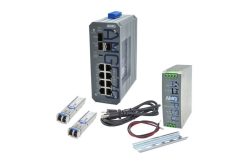 Ein Netzwerk-Switch-Set mit einem Hauptschalter, einem Netzteil, zwei Transceivern, einem Stromkabel und einer Montageschiene.