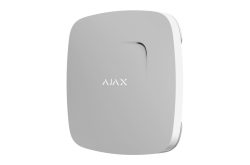 Ein weißer quadratischer Rauchmelder von Ajax.
