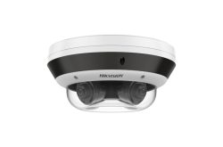 Deckenmontierte Überwachungskamera mit mehreren Linsen, Markenname "HIKVISION" sichtbar.