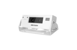 Weiße Überwachungskamera mit zwei Linsen und der Aufschrift "Hikvision".