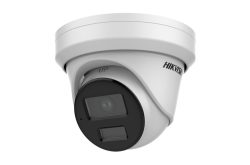 Weiße Überwachungskamera mit zwei Linsen und der Aufschrift "HIKVISION" auf der Seite.