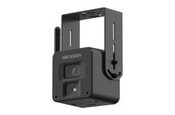 Schwarze Überwachungskamera von Hikvision mit Wandhalterung und Antenne.