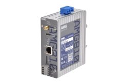 Ein technisches Gerät mit der Aufschrift "AMG810", mehreren Anschlüssen und einem blauen Anschlussblock oben.
