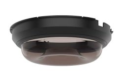 Ein runder, schwarzer LED-Deckeneinbauspot mit transparenter Abdeckung.