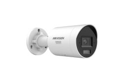 Weiße Überwachungskamera der Marke Hikvision mit zylindrischem Gehäuse und Objektiv auf der Vorderseite.
