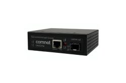Ein schwarzer, gehärteter industrieller Gigabit-Konverter von Comnet mit der Bezeichnung CNMCSFPbt, ausgestattet mit einem Ethernet-Anschluss und einer SFP-Buchse.
