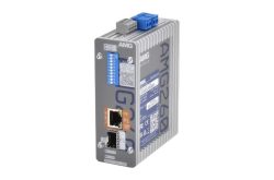 Ein graues elektrisches Gerät mit der Aufschrift AMG260, das Anschlüsse und Schalter auf der Vorderseite hat, einschließlich Ethernet-Ports und blauer Steckerleiste oben.