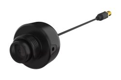Schwarze Kamera mit rundem Gehäuse und angeschlossenem Kabel mit goldfarbenem Stecker.