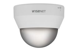 Überwachungskamera von Wisenet mit abgerundetem Gehäuse und Kuppelobjektiv.