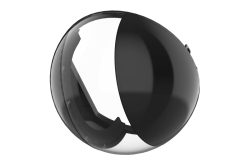 Ein schwarzer, kugelförmiger Helm mit einem transparenten Visier und einem modernen, minimalistischen Design.