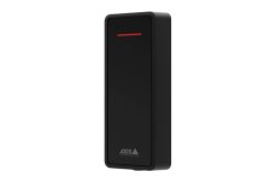 Ein schwarzes, rechteckiges RFID-Lesegerät mit einer schmalen roten Leuchtanzeige und dem Logo von Axis Communications.