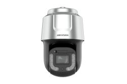 Kuppelförmige Überwachungskamera von Hikvision in silberner und schwarzer Farbe mit sichtbaren Objektiv und LED-Leuchten.