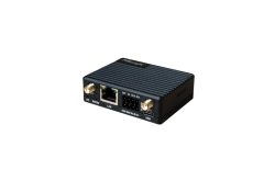 Schwarzes, geripptes Netzwerkgerät mit LAN-, USB-, Antennen- und seriellen Anschlüssen
