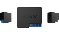 Drei schwarze AJAX-Smart-Home-Geräte mit blauen Anschlusspunkten in einer diagonalen Anordnung.
