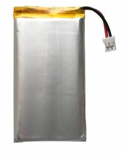 Ein flacher, rechteckiger Lithium-Polymer-Akku mit Kabeln und einem weißen Steckverbinder.
