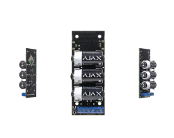 Elektronische Leiterplatine mit mehreren aufgesteckten Batterien und Anschlüssen, Teile sind vertikal angeordnet.