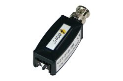 Ein kompakter, schwarzer Video-Balun-Adapter von eneo mit einem BNC-Anschluss.