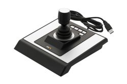 Ein schwarzer Joystick mit mehreren Tasten auf einer rechteckigen Basis, verbunden mit einem USB-Kabel.