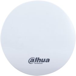 Eine weiße, runde Abdeckung mit dem Logo der Marke Dahua Technology darauf abgebildet.
