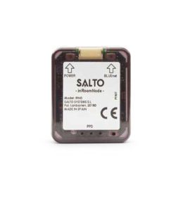 Ein SALTO inRoomNode-Gerät mit Aufdrucken zu Modell und Markenzeichen, hergestellt in Spanien von SALTO Systems S.L.