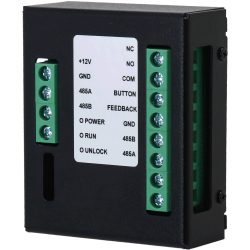 Ein schwarzes elektronisches Gerät mit mehreren grünen Anschlussklemmen und einem Etikett, das verschiedene Anschlüsse wie +12V, GND, 485A, und Feedback beschreibt.