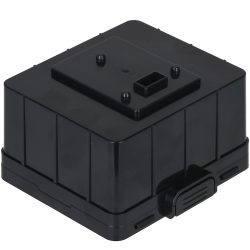 Schwarze Kunststoffbox mit rechteckiger Form und abgerundeten Ecken, auf einem weißen Hintergrund.