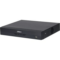 Ein schwarzer Dahua-Technologie-DVR mit einem USB-Anschluss vorne und Lüftungsöffnungen an der Seite.