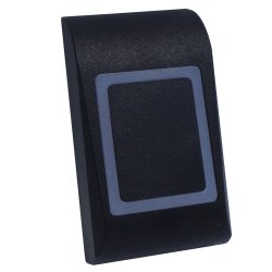 Ein schwarzes, rechteckiges elektronisches Gerät mit abgerundeten Kanten, möglicherweise ein RFID-Lesegerät, mit einem helleren rechteckigen Bereich in der Mitte.