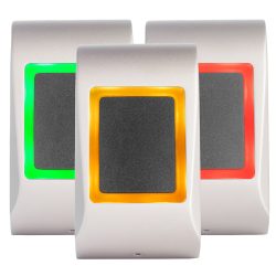 Drei nebeneinander angeordnete elektronische Geräte mit leuchtenden Rahmen in Grün, Gelb und Rot, die eine zentrale graue Fläche umgeben.