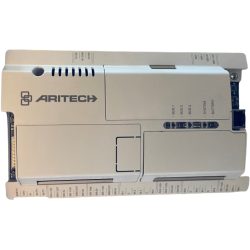 Ein weißgraues Aritech Steuergerät mit mehreren Anschlüssen und Bedienfeldern auf der Vorderseite, markiert mit Beschriftungen wie BUS 1, BUS 2 und SYSTEM.