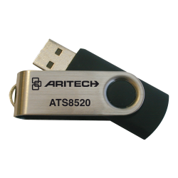 USB-Stick mit der Aufschrift "ARITECH ATS8520" auf einer silbernen Metallverkleidung und schwarzem Kunststoffgehäuse.