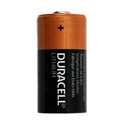 Duracell Lithium-Batterie mit braunem und schwarzem Gehäuse und positivem Pol oben.