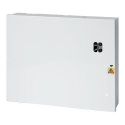 Ein weißes elektrisches Schaltschrankgehäuse mit Warnsymbol für hohe Spannung und 230V-Kennzeichnung.
