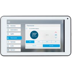 Ein Tablet-Bildschirm zeigt eine Benutzeroberfläche für die Steuerung eines Thermostats. Die aktuelle Innentemperatur beträgt 20 Grad, und die Zieltemperatur ist ebenfalls auf 20 Grad eingestellt. Es gibt Optionen für Heiz-, Kühl-, Automatik- und Aus-Modi sowie Einstellungen für die Lüftergeschwindigkeit. Auf der linken Seite befinden sich Menüoptionen wie Übersicht, Automatisierungen, Beleuchtung, Kameras, Schlösser und Sensoren.