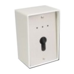 Weiße, rechteckige Sicherheitsschlossbox mit einem zentralen Schlüsselloch und drei kleinen Löchern darüber.