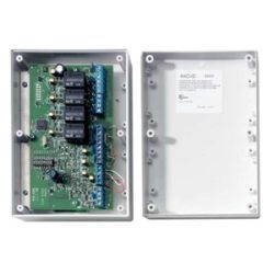 Elektronisches Steuergerät in einem offenen Gehäuse mit freigelegter Leiterplatte und mehreren Schaltrelais.