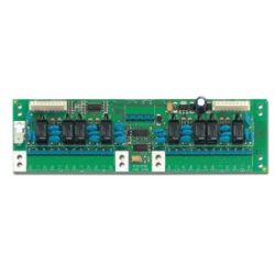 Elektronikplatine mit mehreren blauen Spulen, schwarzen Relais und anderen elektronischen Komponenten auf einer grünen Leiterplatte.