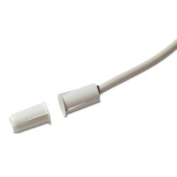 Weißer magnetischer Türkontakt mit einem Kabel verbunden, bestehend aus zwei Teilen, die getrennt nebeneinander liegen.