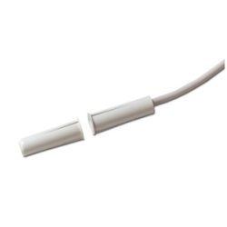Ein zylindrischer Tür- oder Fenstersensor in Weiß, bestehend aus zwei Teilen, wobei eines mit einem Kabel verbunden ist.