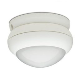 Weiße, kuppelförmige Deckenleuchte mit einem modernen, geradlinigen Design.